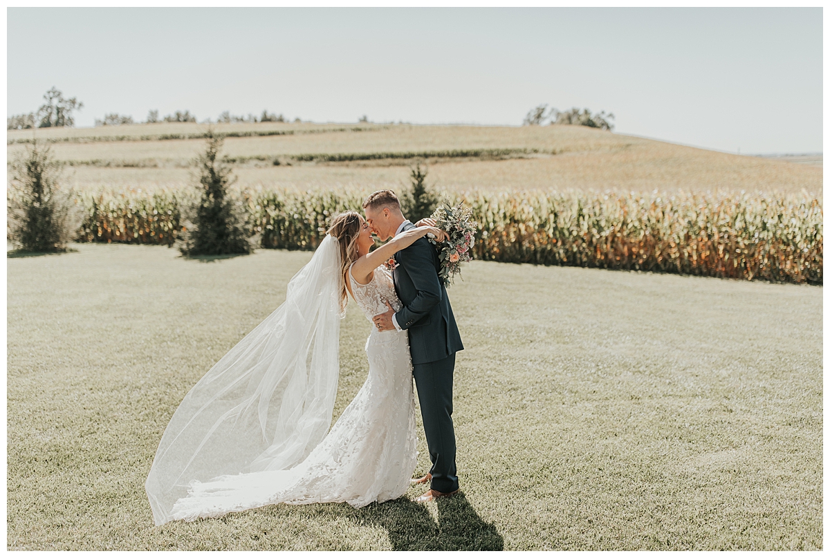 Deana Coufal Photography Fall Wedding at Wishing Hills Barn in Missouri Valley, Iowa
